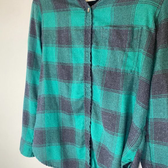 American Eagle Flannel Green and Black Plaid Shirt - Picture 2 of 6